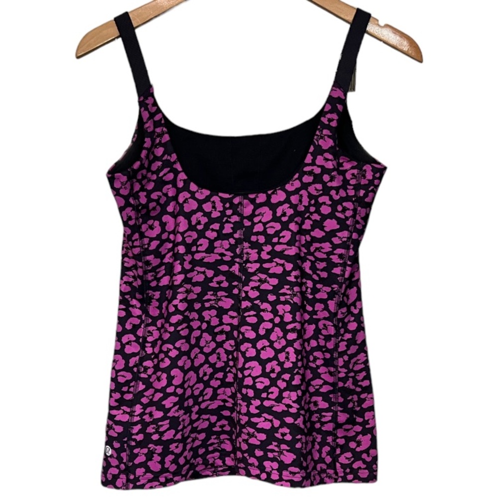 Lululemon top with under bra. - Picture 4 of 5